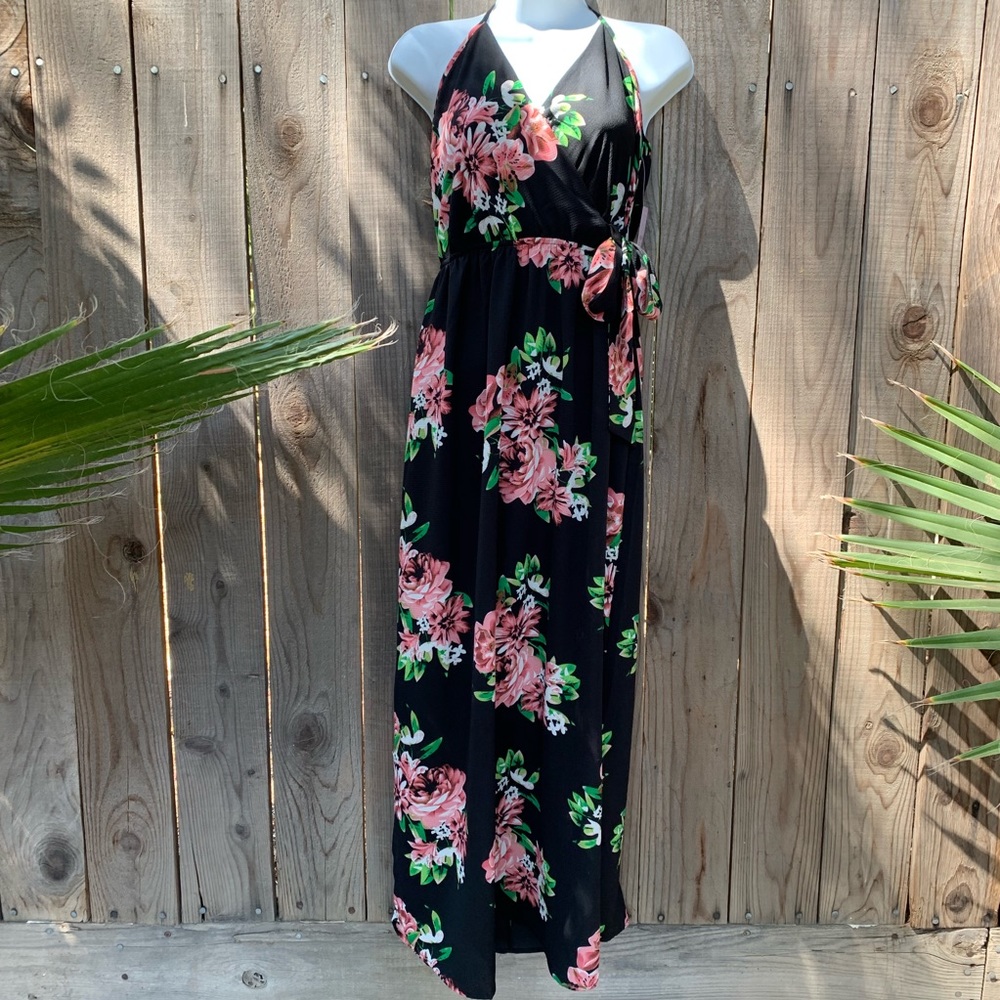 Beautiful NWT Maxi dress